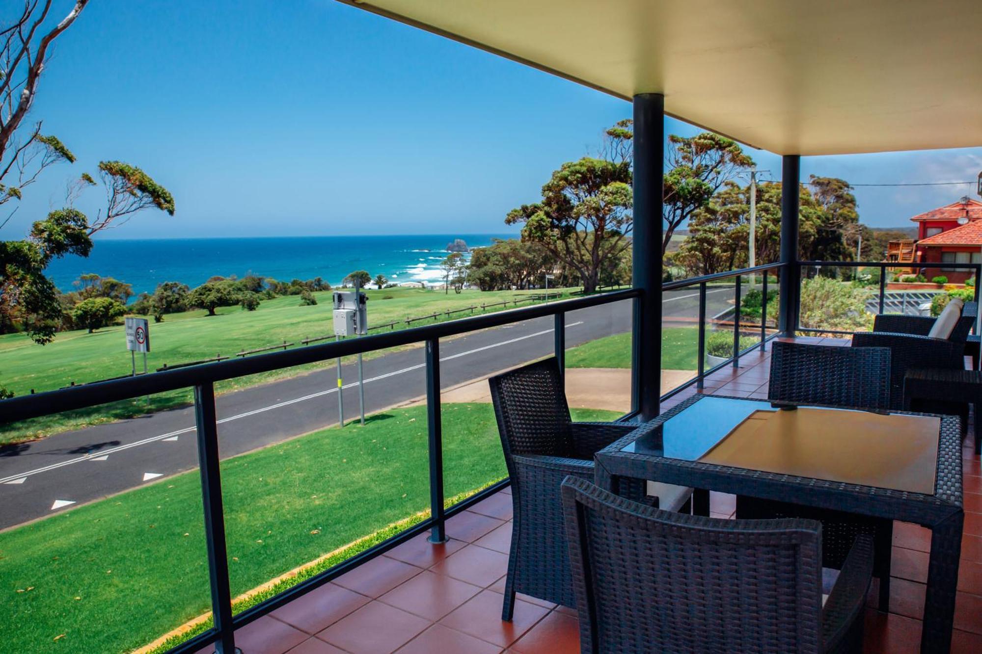 Amooran Oceanside Apartments And Motel Narooma Bagian luar foto